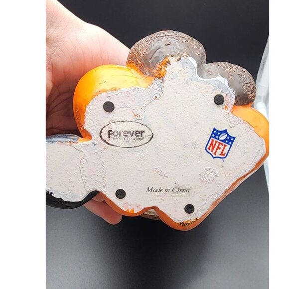 Forever Collectible 'Da Bears' NFL Chicago Bears Football Fan Figurine 10" - Picture 4 of 8